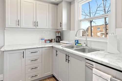 10 min walk to DT, stylish, free parking | IOB2