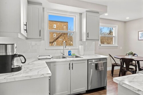 10 min walk to DT, stylish, free parking | IOB1