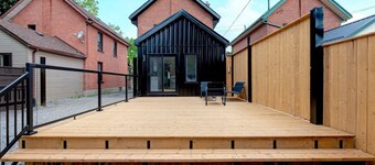 Renovated, near DT, FAST Wi-Fi, free parking | TS