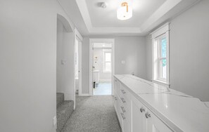 Interior - Renovated, near DT, FAST Wi-Fi, free parking | TS (Peterborough)