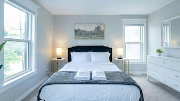 3 bedrooms, desk, iron/ironing board, travel crib