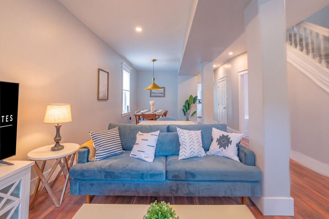 Smart TV, fireplace