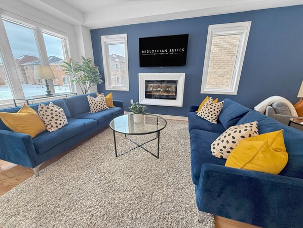 Smart TV, fireplace