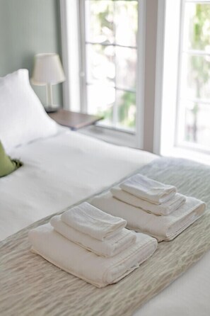 1 chambre, lit parapluie, Wi-Fi gratuit, draps fournis