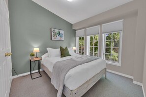 1 Schlafzimmer, Reisekinderbett, kostenloses WLAN, Bettwäsche
