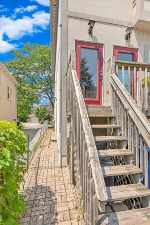 Property grounds - Cozy & Comfortable, Downtown, Parking | TJS2 (Burlington)