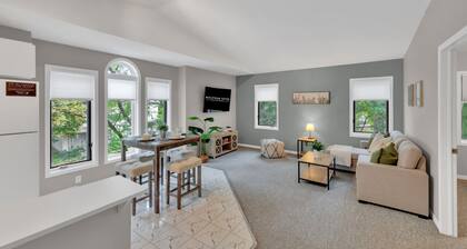 Cozy & Comfortable, Downtown, Parking | TJS2