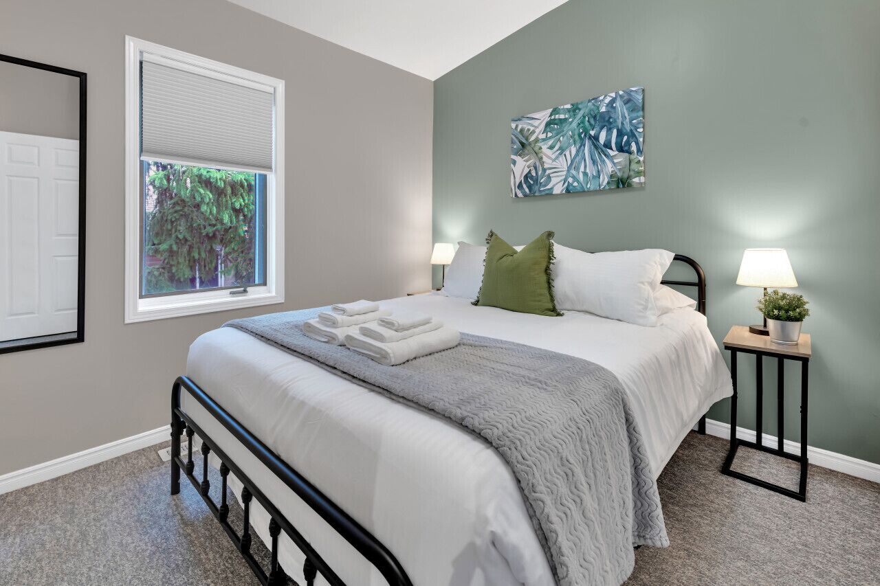 1 bedroom, travel cot, free WiFi, bed sheets