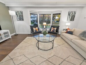 Smart-tv, pejs, kontorer