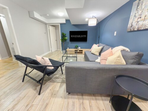 Downtown, 2 Bedroom, Parking | TJS3