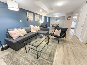 Smart TV - Downtown, 2 Bedroom, Parking | TJS3 (Burlington)