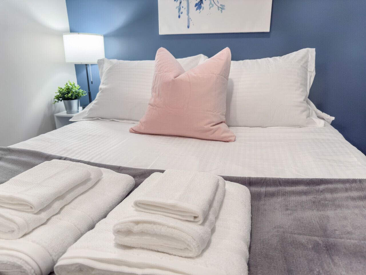 2 bedrooms, desk, travel cot, free WiFi