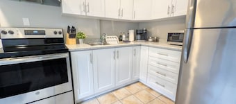 Downtown, 2 Bedroom, Parking | TJS3