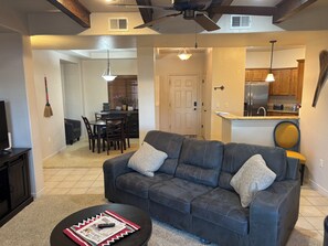 Smart TV, fireplace