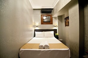 Room - Hotel Ottoman 2 Class (Istanbul)