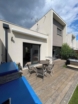 Outdoor dining - Pleasant modern house t4 airco pool jacuzzi parking (Juvignac)