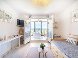 2 habitaciones y tabla de planchar con plancha 