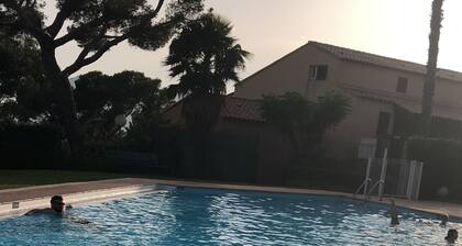 Vue mer imprenable, T3, loggia, 6 pers, piscine, tennis, parking