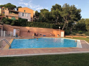 Pool - Breathtaking sea view,T3, for 6 , pool,  parking (Saint-Mandrier-sur-Mer)