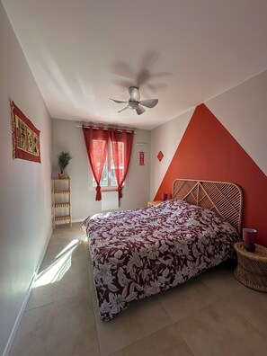 3 habitaciones, tabla de planchar con plancha, wifi y ropa de cama 