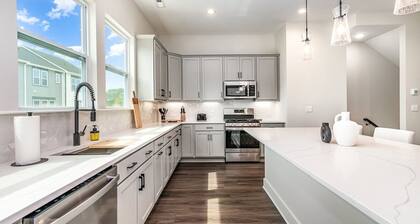 UNCC 4BR | Pet-Friendly Stay