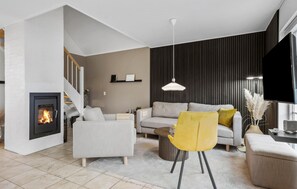 Smart TV, fireplace