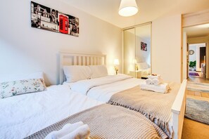 3 habitaciones, tabla de planchar con plancha, wifi y ropa de cama 