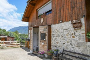 Exterior - B&B "Myosotis" with Mountain View, Shared Pool and Wi-Fi (Loisieux)