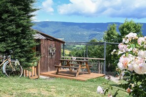 Outdoor dining - B&B "Myosotis" with Mountain View, Shared Pool and Wi-Fi (Loisieux)
