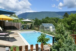 A heated pool - B&B "Myosotis" with Mountain View, Shared Pool and Wi-Fi (Loisieux)