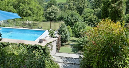 Pension 'Myosotis' mit Bergblick, Gemeinschaftspool und Wi-Fi