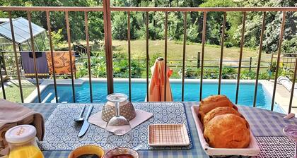 Chambre d'hÎtes "Myosotis" avec vue sur la montagne, piscine partagée et Wi-Fi
