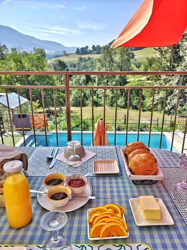 Chambre d'hôtes 'Noisette' avec vue sur la montagne, piscine partagée et Wi-Fi