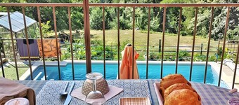 'Noisette' Guest Room with Mountain View, Shared Pool and Wi-Fi