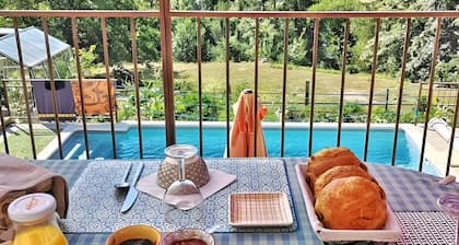Chambre d'hÎtes 'Noisette' avec vue sur la montagne, piscine partagée et Wi-Fi