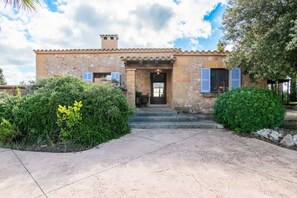 Exterior - Holiday Home 'Es Turo' with Mountain View, Private Pool and Wi-Fi (Illes Balears)