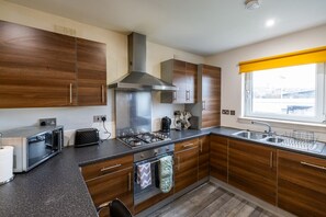 Micro-ondes, four, plaque de cuisson, lave-vaisselle