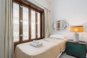 2 chambres, fer et planche à repasser, accès au Wi-Fi (inclus)