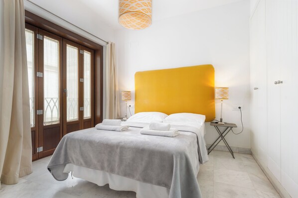 2 bedrooms, iron/ironing board, free WiFi, bed sheets