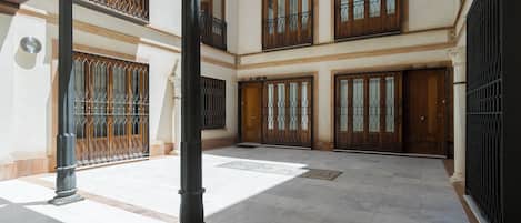 Interni