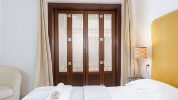 2 slaapkamers, een strijkplank/strijkijzer, gratis wifi, beddengoed