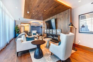 TV - Walk onto Deer Valley gondola in 8 min & heated indoor parking (Park City)