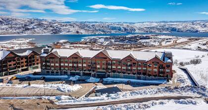 Walk onto Deer Valley gondola in 8 min & heated indoor parking