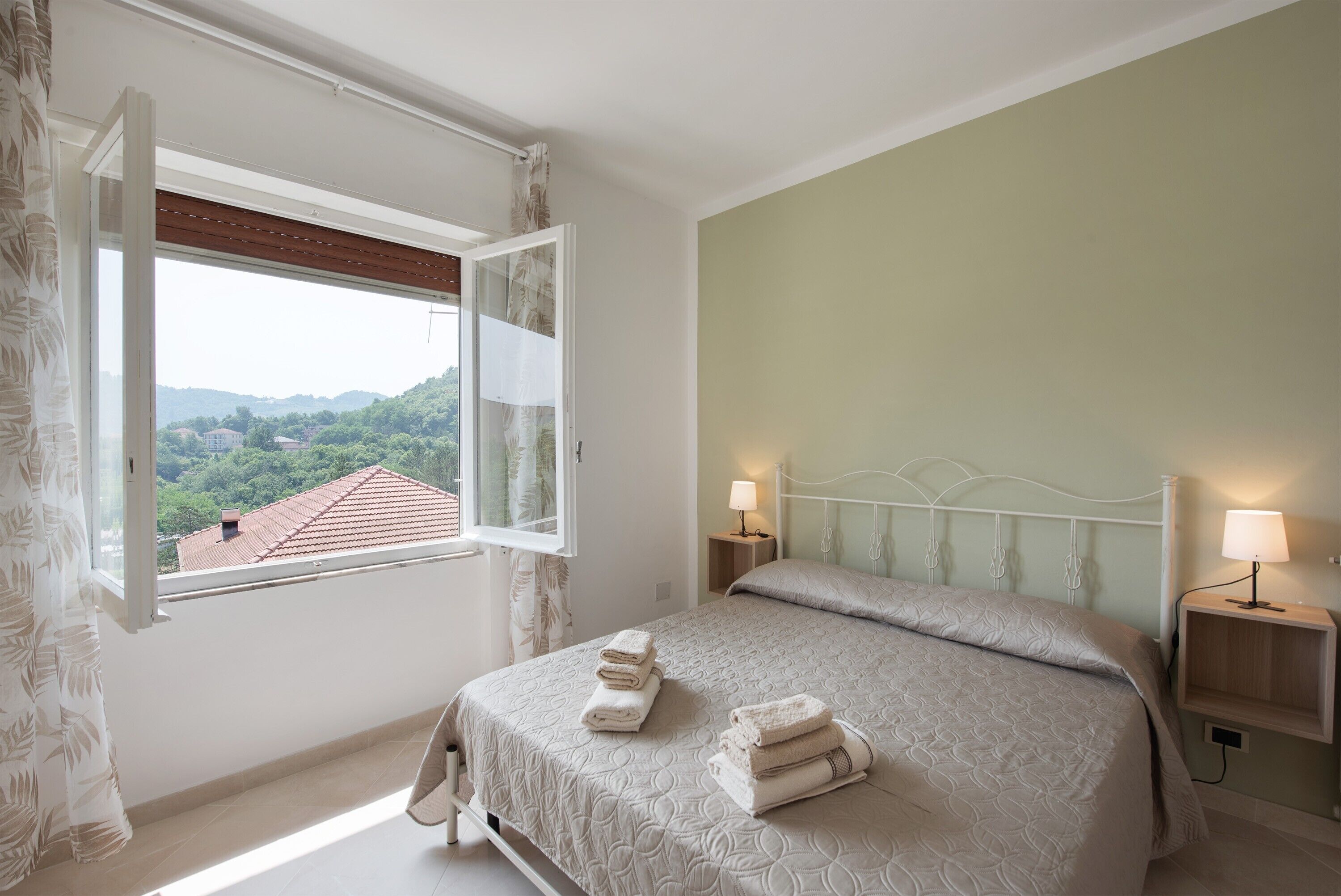 3 chambres, fer et planche à repasser, Wi-Fi, draps fournis