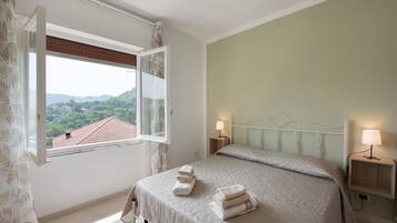 3 chambres, fer et planche Ă repasser, Wi-Fi, draps fournis