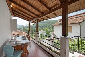 تناول الطعام بالخارج