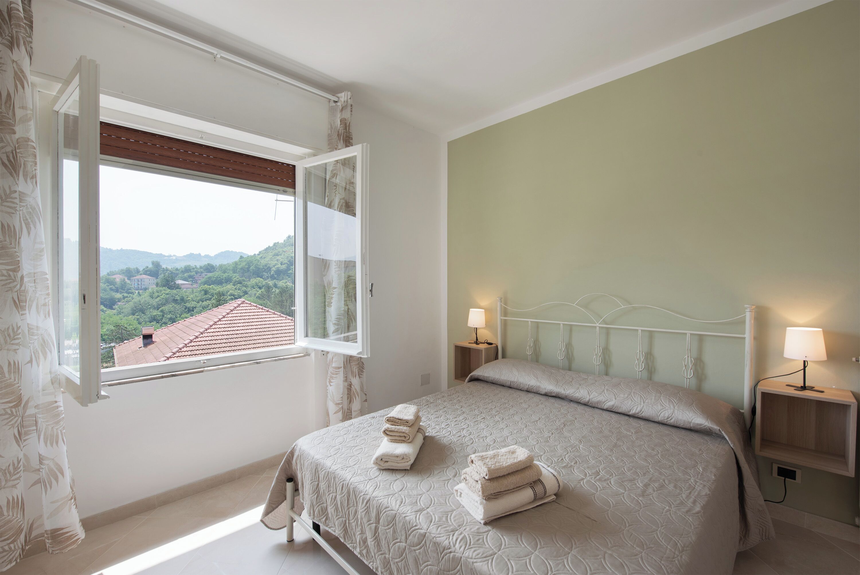 3 chambres, fer et planche à repasser, Wi-Fi, draps fournis