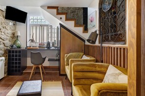 TV, fireplace - Holiday Home 'Cevidade' with Lake View, Wi-Fi and Air Conditioning (Melgaço)
