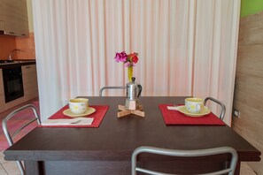 Dining - Apartment 'Gradinata Sul Mare' with Wi-Fi and Air Conditioning (Porto Alabe)