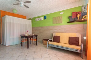 TV - Apartment 'Gradinata Sul Mare' with Wi-Fi and Air Conditioning (Porto Alabe)